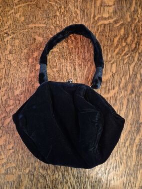 Vintage Black Velvet Evening Handbag - Classic Women's Bag